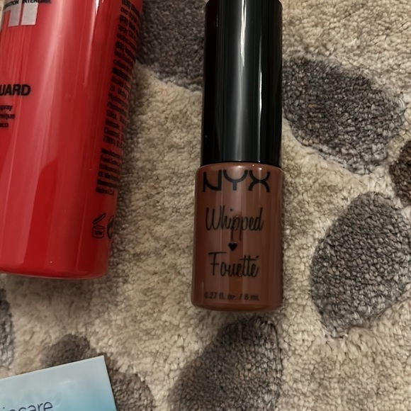 Cosmetic Bag & Products Lot - Picture 4 of 5